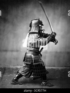 Gepanzerte Samurai mit Schwert und Dolch, um 1860 - Foto von Felice Beato Stockfoto