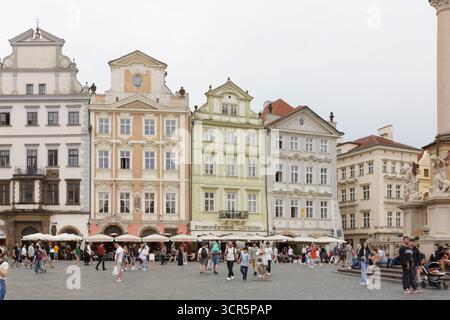 Historische Häuser auf dem Altstadtplatz, Prag, Tschechische Republik Stockfoto