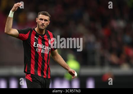 Mailand, Italien. September 2025. Santiago Gimenez vom AC Milan Gesten während des Fußballspiels der Serie A zwischen dem AC Milan und dem SSC Napoli im Stadio Giuseppe Meazza am 28. September 2025 in Mailand. Quelle: Marco Canoniero/Alamy Live News Stockfoto