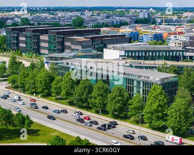 MÜNCHEN, DEUTSCHLAND - 25. MAI 2025: ARGENTA MK3 Gebäude in Parkstadt Schwabing, München, Luftaufnahme Stockfoto