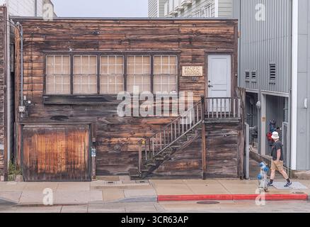 Monterey, KALIFORNIEN, USA – 24. September 2025: Außenansicht der Pacific Biological Laboratories on Cannery Row in Monterey, CA. Das Labor gehörte Ed Ricketts A Stockfoto