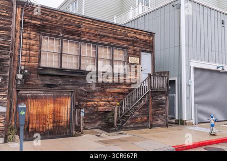 Monterey, KALIFORNIEN, USA – 24. September 2025: Außenansicht der Pacific Biological Laboratories on Cannery Row in Monterey, CA. Das Labor gehörte Ed Ricketts A Stockfoto