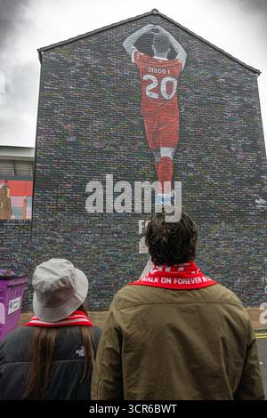 Wandgemälde „Forever 20 Diogo Jota“ in Anfield zu Ehren des verstorbenen Liverpool-Fußballclubs und Portugals internationaler Stürmer. Liverpool, Großbritannien Stockfoto