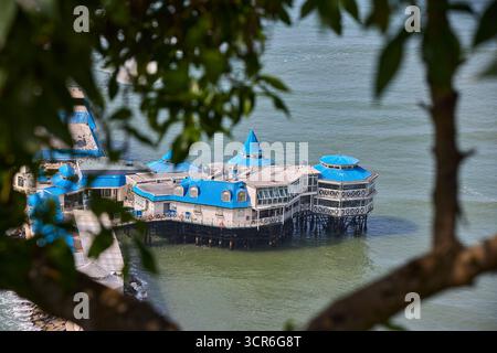 Blick auf La rosa Nautica von Malecon Miraflores im Sommer. Lima Peru Stockfoto