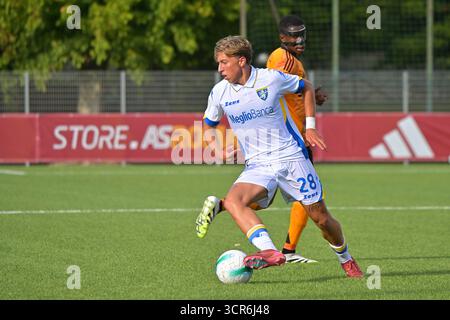 Rom, Italien. September 2025. Matteo TOCI (Frosinone Calcio) während des Spiels von Primavera 1 italienische Fußball-Meisterschaft zwischen Roma und Frosinone im Centro Fulvio Bernardini am 29. September 2025 in Trigoria - Rom, Italien Credit: Roberto Bettacchi Photography/Alamy Live News Stockfoto