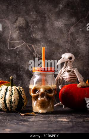 Halloween Herbst trinken Sie scharfe Kürbis Latte Stockfoto