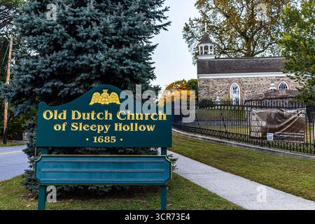 Die Old Dutch Church of Sleepy Hollow, New York, gegründet 1685, wurde in The Legend of Sleepy Hollow von Washington Irving bekannt. Stockfoto