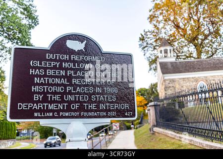 Die Old Dutch Church of Sleepy Hollow, New York, gegründet 1685, wurde in The Legend of Sleepy Hollow von Washington Irving bekannt. Stockfoto