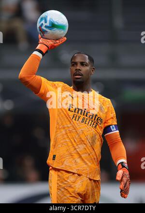 Mailand, Italien. September 2025. Mike Maignan vom AC Milan reagiert beim Spiel AC Milan gegen Napoli Serie A in Giuseppe Meazza, Mailand. Der Bildnachweis sollte lauten: Jonathan Moscrop/Sportimage Credit: Sportimage Ltd/Alamy Live News Stockfoto