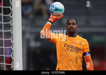 Mailand, Italien. September 2025. Mike Maignan vom AC Milan reagiert beim Spiel AC Milan gegen Napoli Serie A in Giuseppe Meazza, Mailand. Der Bildnachweis sollte lauten: Jonathan Moscrop/Sportimage Credit: Sportimage Ltd/Alamy Live News Stockfoto
