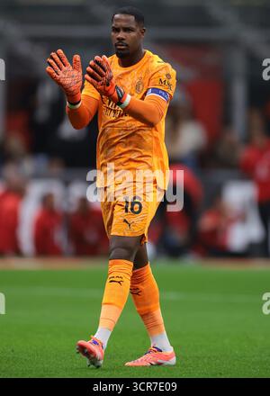 Mailand, Italien. September 2025. Mike Maignan vom AC Milan reagiert beim Spiel AC Milan gegen Napoli Serie A in Giuseppe Meazza, Mailand. Der Bildnachweis sollte lauten: Jonathan Moscrop/Sportimage Credit: Sportimage Ltd/Alamy Live News Stockfoto