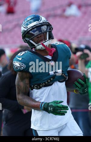 Tampa Bay, Florida, USA, 28. September 2025, Philadelphia Eagles Wide Receiver DeVonta Smith #6 beim Aufwärmen im Raymond James Stadium. (Foto: Marty Jean-Louis/Alamy Live News Stockfoto
