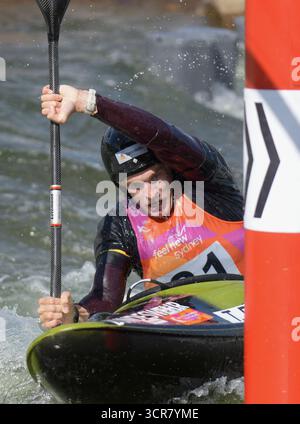 Cranebrook, Australien. September 2025. Tillmann Roeller aus Deutschland wurde 2025 beim Men's Kayak Cross Individual Event während der ICF Canoe Kayak Slalom World Championship im Penrith Whitewater Stadium in Aktion gesehen. Roeller wurde mit 61 Punkten beendet. Quelle: SOPA Images Limited/Alamy Live News Stockfoto