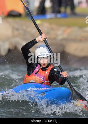 Cranebrook, Australien. September 2025. Ricarda Funk aus Deutschland wurde beim Women's Kayak Cross Individual Event 2025 während der ICF Canoe Kayak Slalom World Championship im Penrith Whitewater Stadium in Aktion gesehen. Funk erreichte 72,99. Quelle: SOPA Images Limited/Alamy Live News Stockfoto