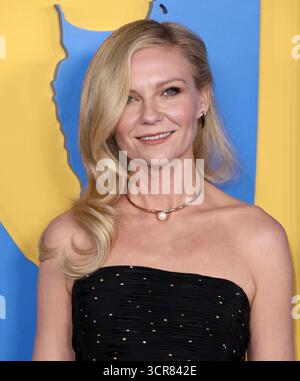Los Angeles, USA. September 2025. Kristen Dunst kommt am Montag, den 29. September 2025 im Paramount Theatre in Los Angeles, KALIFORNIEN, an der Roofman Los Angeles Premiere an. (Foto: Juan Pablo Rico/SIPA USA) Credit: SIPA USA/Alamy Live News Stockfoto