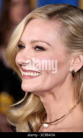 Los Angeles, USA. September 2025. Kristen Dunst kommt am Montag, den 29. September 2025 im Paramount Theatre in Los Angeles, KALIFORNIEN, an der Roofman Los Angeles Premiere an. (Foto: Juan Pablo Rico/SIPA USA) Credit: SIPA USA/Alamy Live News Stockfoto