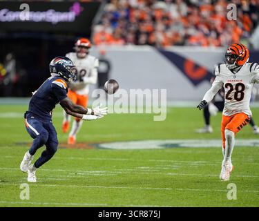 29. September 2025: Troy Franklin (11) hat in der zweiten Hälfte des Fußballspiels zwischen den Denver Broncos und Cincinnati Bengals einen langen Pass durch die Hände. Derek Regensburger/CSM. Stockfoto