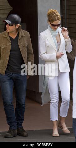 Sydney, Vereinigte Staaten Von Amerika. Dezember 2010. SYDNEY, AUSTRALIEN – 18. DEZEMBER: Keith Urban und seine Frau Nicole Kidman machen sich auf den Weg zu einem Theatertreffen! Keith und Nicole gingen zu einer Aufführung von „Diary of a man man man“ im Belvoir Street Theater in Sydney, in dem der australische Schauspieler Geoffrey Rush zu sehen war. Nicole wurde beobachtet, wie sie ihre Jacke geschlossen hielt, und alle über die Gerüchte über eine neue Schwangerschaft erraten. Währenddessen beobachtet Nicole KidmanÕs Vater Baby Rose. Am 18. Dezember 2010 in Sydney, Australien. Leute: Keith Urban Credit: Storms Media Group/Alamy Live News Stockfoto