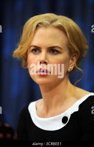 NEW YORK – 22. NOVEMBER: UNIFEM Goodwill Botschafterin der australischen Schauspielerin Nicole Kidman wird auf einer Pressekonferenz die Ergebnisse der Kampagne „Sag Nein zu Gewalt gegen Frauen“, einer internetbasierten Petition, am 25. November 2008 im Hauptquartier der Vereinten Nationen in New York bekanntgeben. UNIFEM ist der Frauenfonds der Vereinten Nationen, der die Menschenrechte von Frauen und die Gleichstellung von Frauen in über 100 Ländern fördert Stockfoto