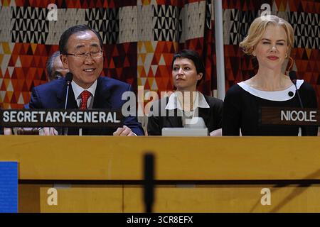 NEW YORK – 22. NOVEMBER: UNIFEM Goodwill Botschafterin der australischen Schauspielerin Nicole Kidman wird auf einer Pressekonferenz die Ergebnisse der Kampagne „Sag Nein zu Gewalt gegen Frauen“, einer internetbasierten Petition, am 25. November 2008 im Hauptquartier der Vereinten Nationen in New York bekanntgeben. UNIFEM ist der Frauenfonds der Vereinten Nationen, der die Menschenrechte von Frauen und die Gleichstellung von Frauen in über 100 Ländern fördert Stockfoto