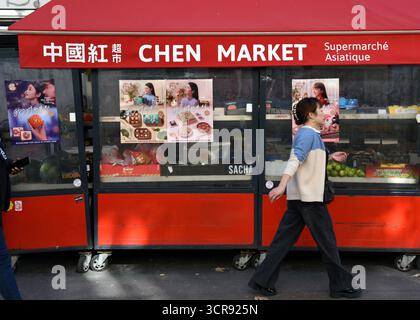 Paris, Frankreich. September 2025. Chinatown, Belleville District in Paris, Frankreich am 29. September 2025. Foto: Alain Apaydin/ABACAPRESS Credit: Abaca Press/Alamy Live News Stockfoto
