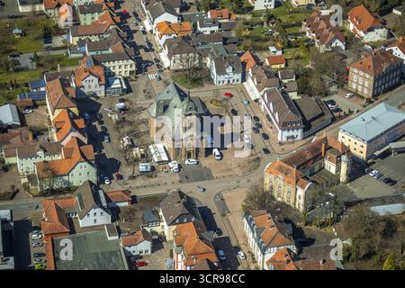 Luftaufnahme, Stadtkirche mit Kirchplatz und Bahnhofstraße, große Allee, Eichenallee, Bad Arolsen, Stadtteil Waldeck-Frankenberg, Hessen, Deutschland, Stockfoto