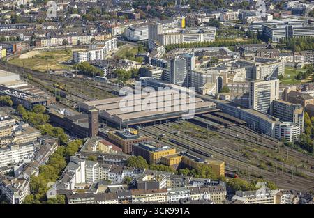 Luftaufnahme, Hauptbahnhof Hbf, überdachte Bahnsteige und Gleise, Stadtzentrum, Düsseldorf, Ruhrgebiet, Nordrhein-Westfalen, Deutschland, Eisenbahngebiet, ra Stockfoto