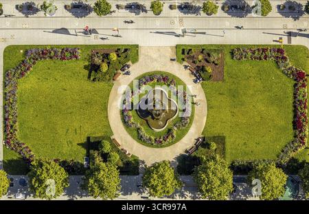 Luftaufnahme, Corneliusplatz mit Brunnen und Blumenbeet in der Königsallee, Stadtzentrum, Düsseldorf, Ruhrgebiet, Nordrhein-Westfalen, Deutschland, DE, EU Stockfoto