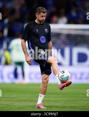 Robert Lewandowski vom FC Barcelona wärmt sich vor dem LaLiga EA Sports Spiel zwischen Real Oviedo und FC Barcelona im Estadio Carlos Tartiere am September auf Stockfoto
