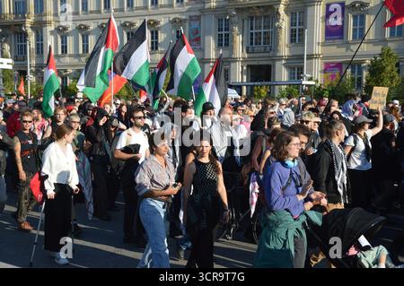Berlin, Deutschland - 27. September 2025 - "alle Augen auf Gaza" marschieren durch Berlin aus Protest gegen Israel. (Foto: Markku Rainer Peltonen) Stockfoto