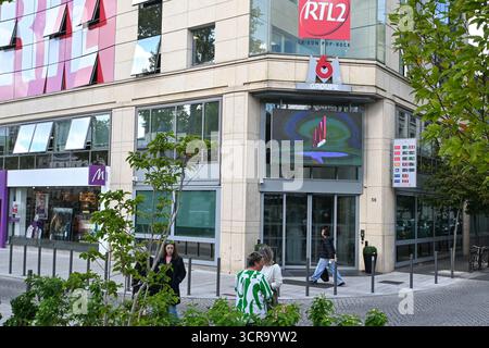 Paris, Frankreich. September 2025. Abbildung des Logos der M6, in Paris, Frankreich am 29. September 2025. Foto: Lionel Urman/ABACAPRESS.COM Credit: Abaca Press/Alamy Live News Stockfoto