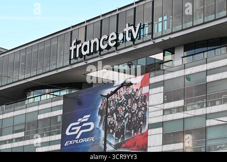 Paris, Frankreich. September 2025. Abbildung des Logos von FranceTV, in Paris, Frankreich am 29. September 2025. Foto: Lionel Urman/ABACAPRESS.COM Credit: Abaca Press/Alamy Live News Stockfoto
