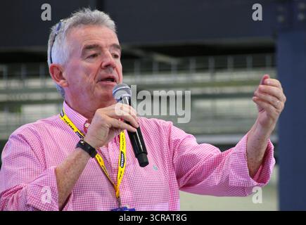 Krakau. Krakau. Polen. Michael O'Leary, CEO von Ryanair während einer Pressekonferenz bei der Eröffnung des Simulators und Trainingszentrums neben Cracow Airp Stockfoto