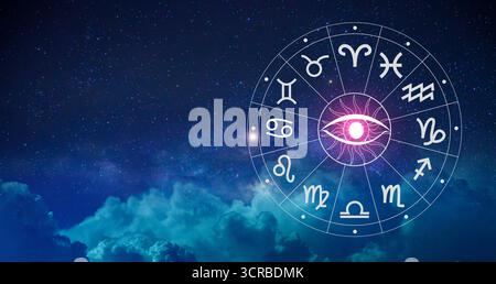 Zodiakzeichen, Astrologie und Horoskopkonzepte. Zodiac-Zeichen innerhalb des Horoskop-Kreises. Astrologie am Himmel mit vielen Sternen und Monden Astrologie und Stockfoto