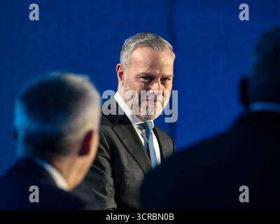 Warschau, Polen. 30. September 2025. ADM Rob Bauer, Vorsitzender des NATO-Militärkomitees, Edge Fellow, Deloitte Niederlande und Mitglied des WSF International Advisory Council, spricht während einer Preisverleihung für Jens Stoltenberg. Der zweite Tag des Warschauer Sicherheitsforums 2025, WSF2025 mit dem Titel „für unsere Freiheit und Ihre Freiheit“, versammelt 2500 Teilnehmer und 250 Redner und konzentriert sich auf die Sicherung des Friedens in der EU angesichts der russischen Provokationen. Quelle: SOPA Images Limited/Alamy Live News Stockfoto