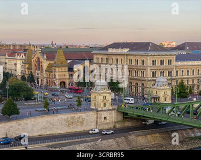 Ungarn Budapest. Berühmtes und beliebtes Touristenziel. Zentrale Markthalle. (Fővám téri nagyvásárcsarnok) Sie können atuhentische Lebensmittel und g essen und kaufen Stockfoto