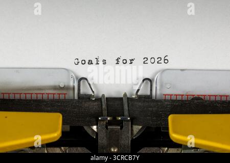 Ziele für 2026 geschrieben auf einer alten Schreibmaschine Stockfoto