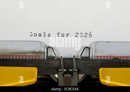 Ziele für 2026 geschrieben auf einer alten Schreibmaschine Stockfoto