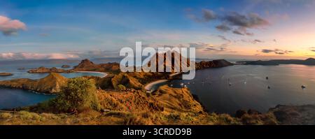 Padar Island bei Sonnenaufgang am Morgen. Komodo Island National Park, Labuan Bajo, Flores, Indonesien. Stockfoto