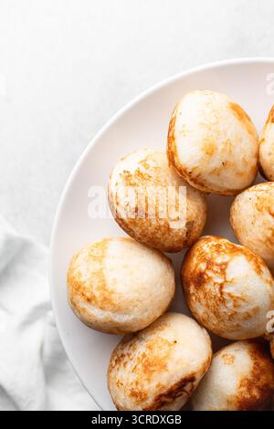 Blick von oben auf Masa, Blick von oben auf das Essen vom nördlichen nigeria Masa Reis Kuchen Stockfoto