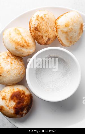 Blick von oben auf Masa, Blick von oben auf das Essen vom nördlichen nigeria Masa Reis Kuchen Stockfoto