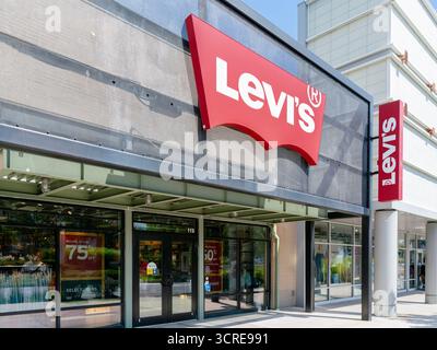 Atlantic City, NJ - 28. August 2025: Levi's ist ein weltweit tätiges Bekleidungsunternehmen, das 1873 durch die Kombination aus strapazierfähigem Denim und Kupfer-ri als Pionier für blaue Jeans bekannt ist Stockfoto