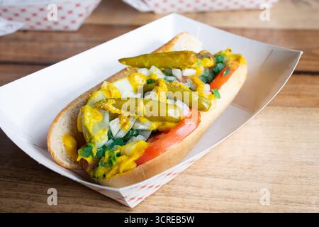 Ein Blick auf einen Chicago Hot Dog. Stockfoto