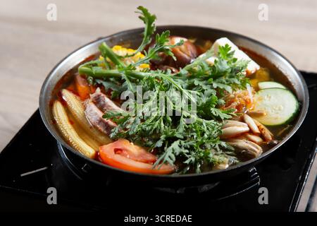 Blick auf ein taiwanesisches Hauptgericht. Stockfoto