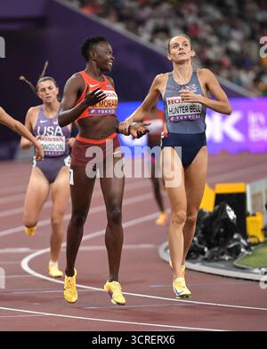 Mary Moraa aus Kenia und Georgia Hunter-Bell aus Großbritannien und NI traten im 800-m-Halbfinale der Frauen bei der Leichtathletik-Weltmeisterschaft Tokio an Stockfoto