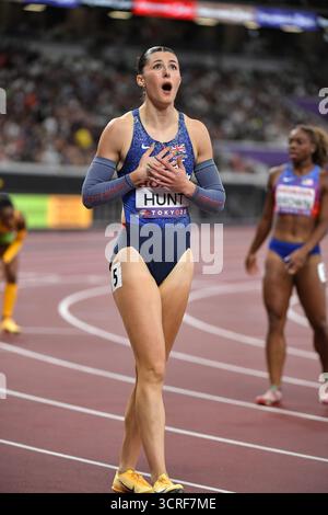 Amy Hunt aus Großbritannien und Ni feiert den Gewinn einer Silbermedaille im 200-m-Finale der Frauen bei den Leichtathletik-Weltmeisterschaften Tokio 2025 bei National Stockfoto