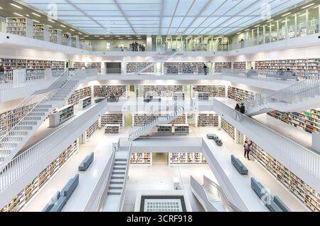 Stadtbibliothek Stuttgart am Mailaender Platz, Innenansicht. Europaviertel Stuttgart. Stuttgart, Baden-Württemberg, Deutschland Stockfoto