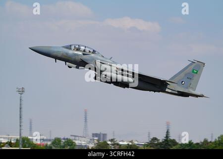 KONYA, TURKIYE - 2. JULI 2025: Die Boeing F-15SA der Saudi Arabien Air Force startet vom Flughafen Konya während der Übung der Anatolian Eagle Air Force Stockfoto