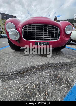 SAN CANDIDO, ITALIEN - 23. SEPTEMBER 2025 - Ferrari Cavalcade Classiche, gewidmet den legendären historischen Modellen von Ferrari in einer Parade, die von jedem PA gefahren wird Stockfoto