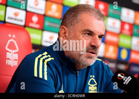 Ange Postecoglou, Manager des Nottingham Forest, während einer Pressekonferenz im City Ground, Nottingham. Bilddatum: Mittwoch, 1. Oktober 2025. Stockfoto